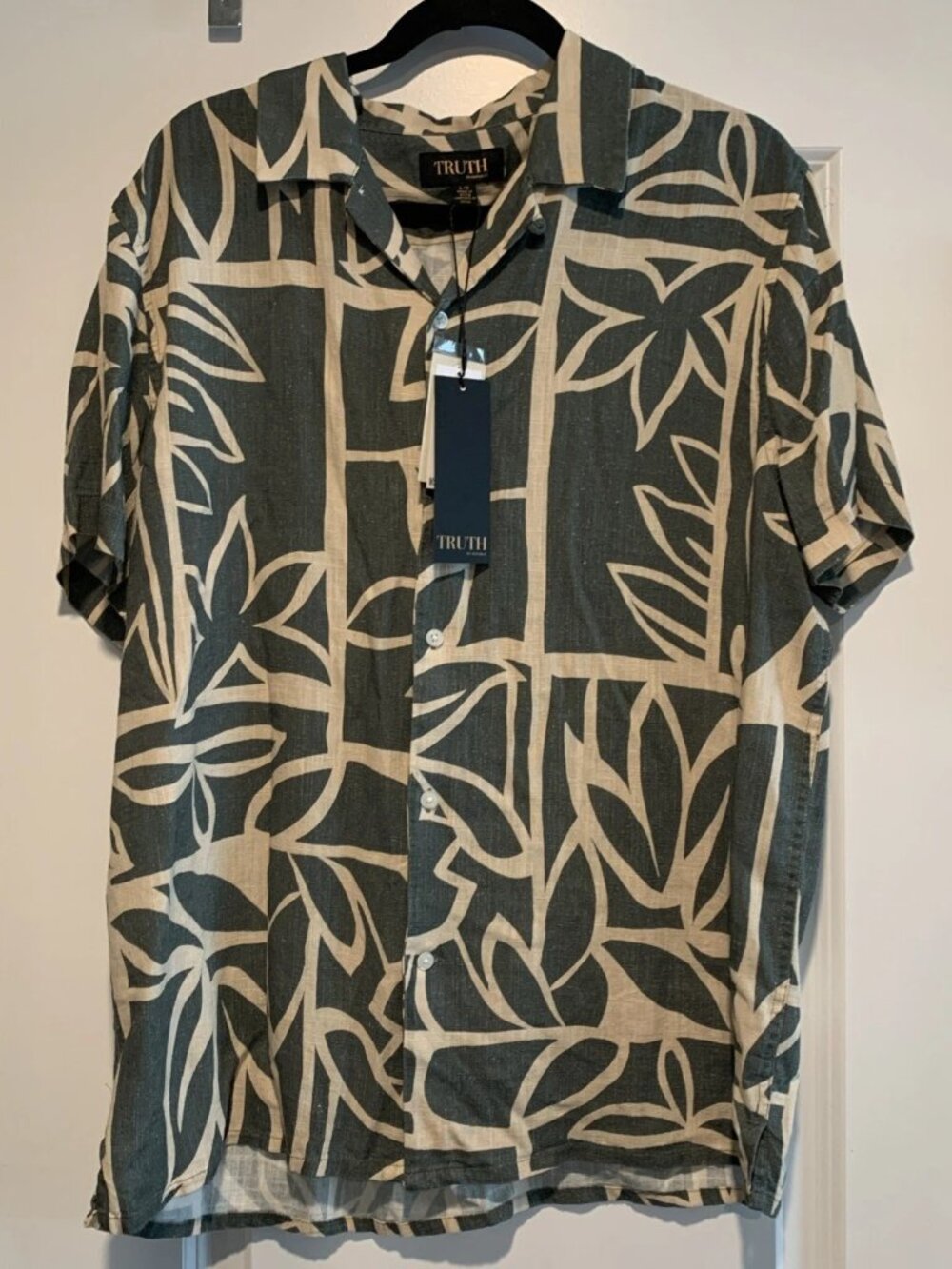 Truth By Republic Men's Large Short Sleeve Floral Beach Camp Shirt Olive Green B